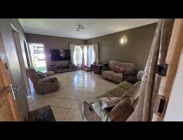 3 BEDROOM HOUSE FOR SALE IN SINOVILLE